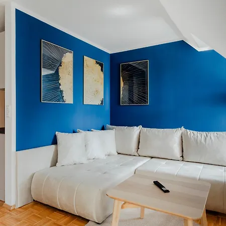 Quiet Courtyard Altstadt - 2br, Lift&free Parking By Hero Homes