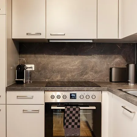 Quiet Courtyard Altstadt - 2br, Lift&free Parking By Hero Homes * Graz