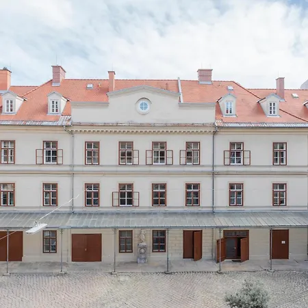 Apartment Quiet Courtyard Altstadt - 2br, Lift&free Parking By Hero Homes *