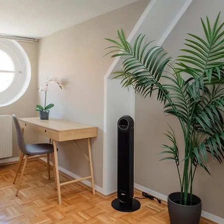 Quiet Courtyard Altstadt - 2br, Lift&free Parking By Hero Homes Apartment Graz