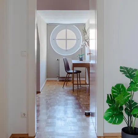 Quiet Courtyard Altstadt - 2br, Lift & Free Parking By Hero Homes * غراتس