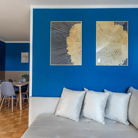 Quiet Courtyard Altstadt - 2br, Lift&free Parking By Hero Homes