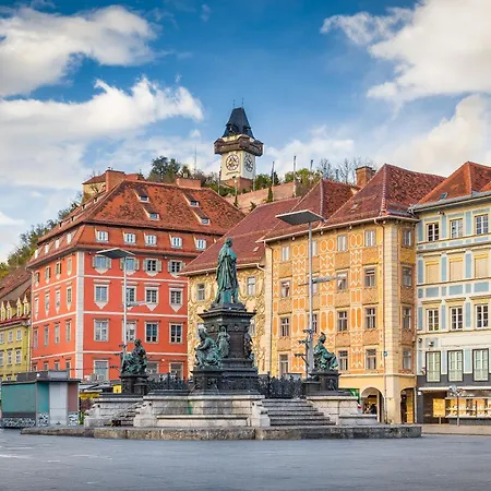 Quiet Courtyard Altstadt - 2br, Lift&free Parking By Hero Homes Apartment Graz