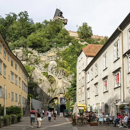 Quiet Courtyard Altstadt - 2br, Lift&free Parking By Hero Homes *